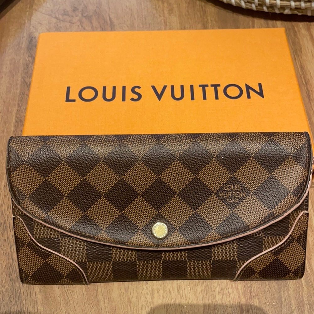 Authentic Louis Vuitton Caissa Wallet